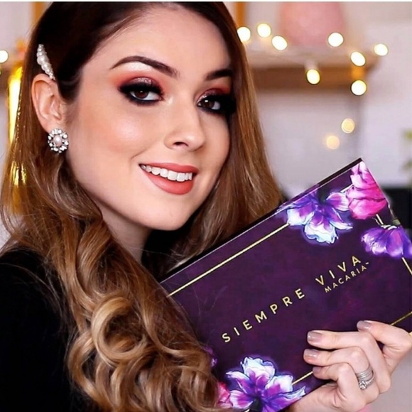 24-Shade Eyeshadow Palette - Picture 8 of 10